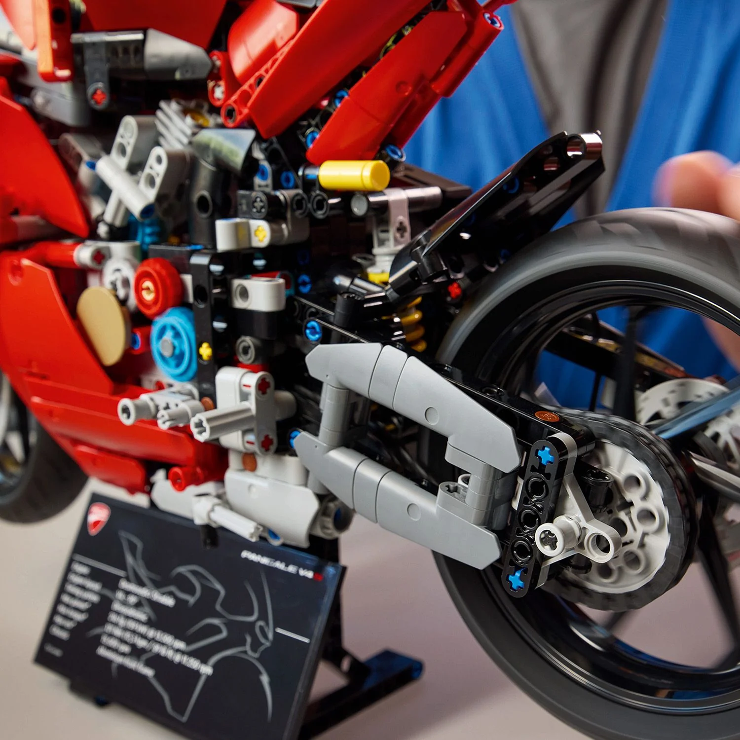 Lego Technic - Ducati Panigale V4 S Motorcycle - Image 10