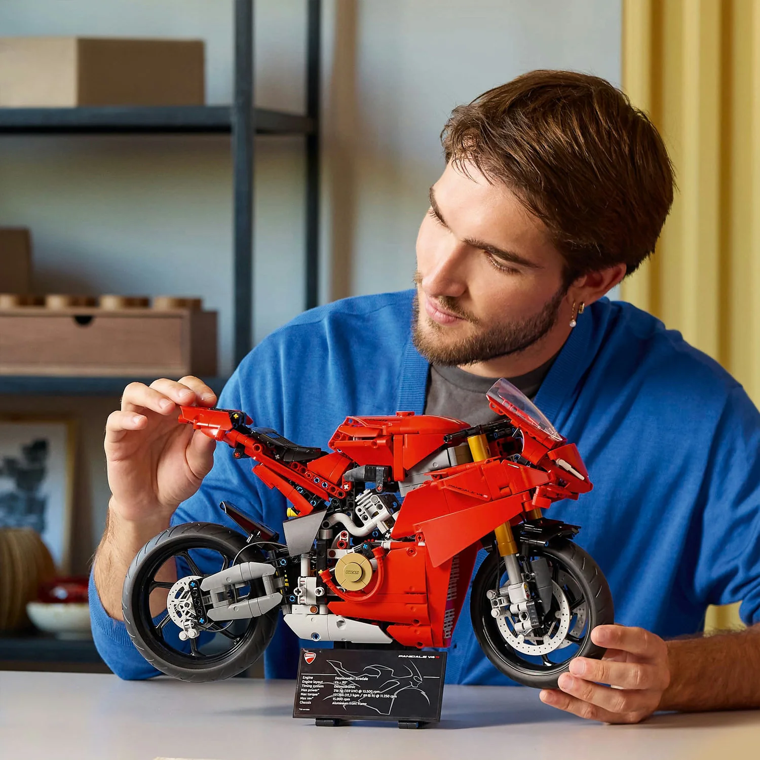 Lego Technic - Ducati Panigale V4 S Motorcycle - Image 3