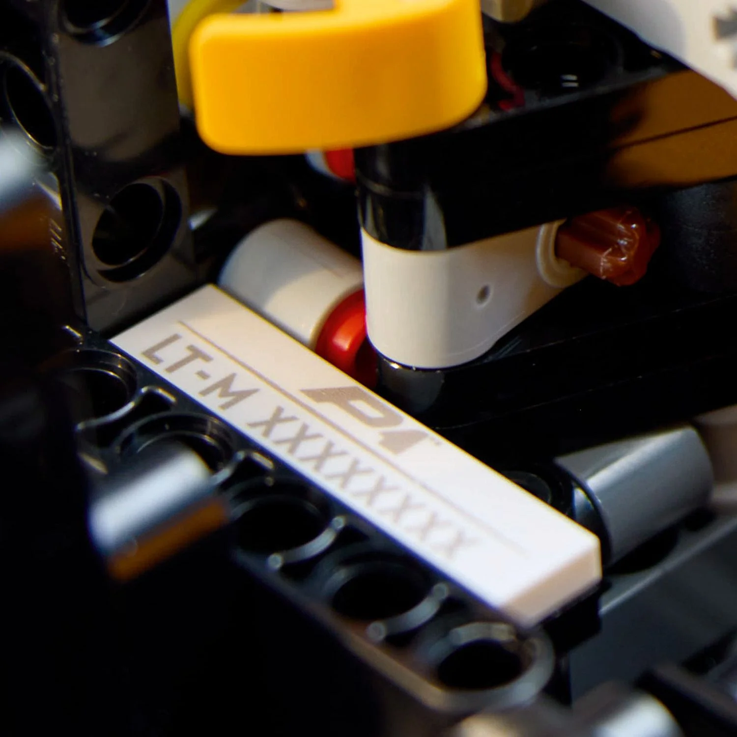 Lego Technic: McLaren P1™ - Image 10
