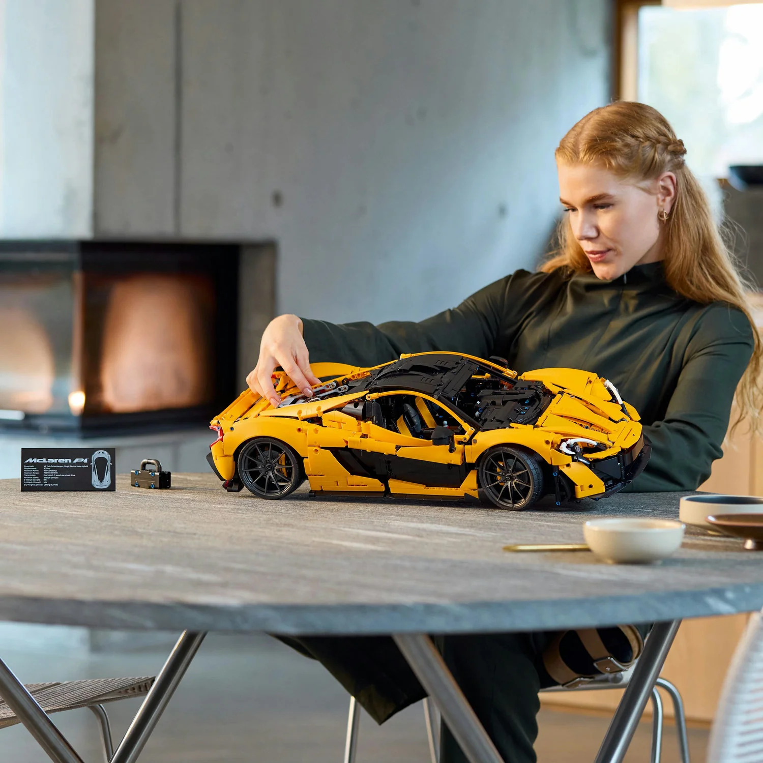 Lego Technic: McLaren P1™ - Image 11