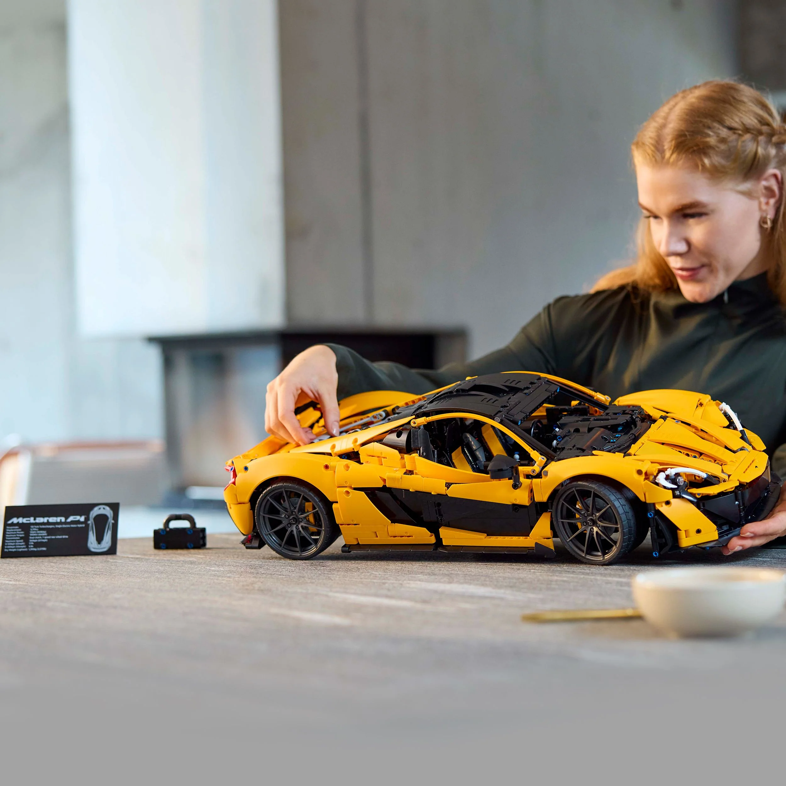 Lego Technic: McLaren P1™ - Image 3