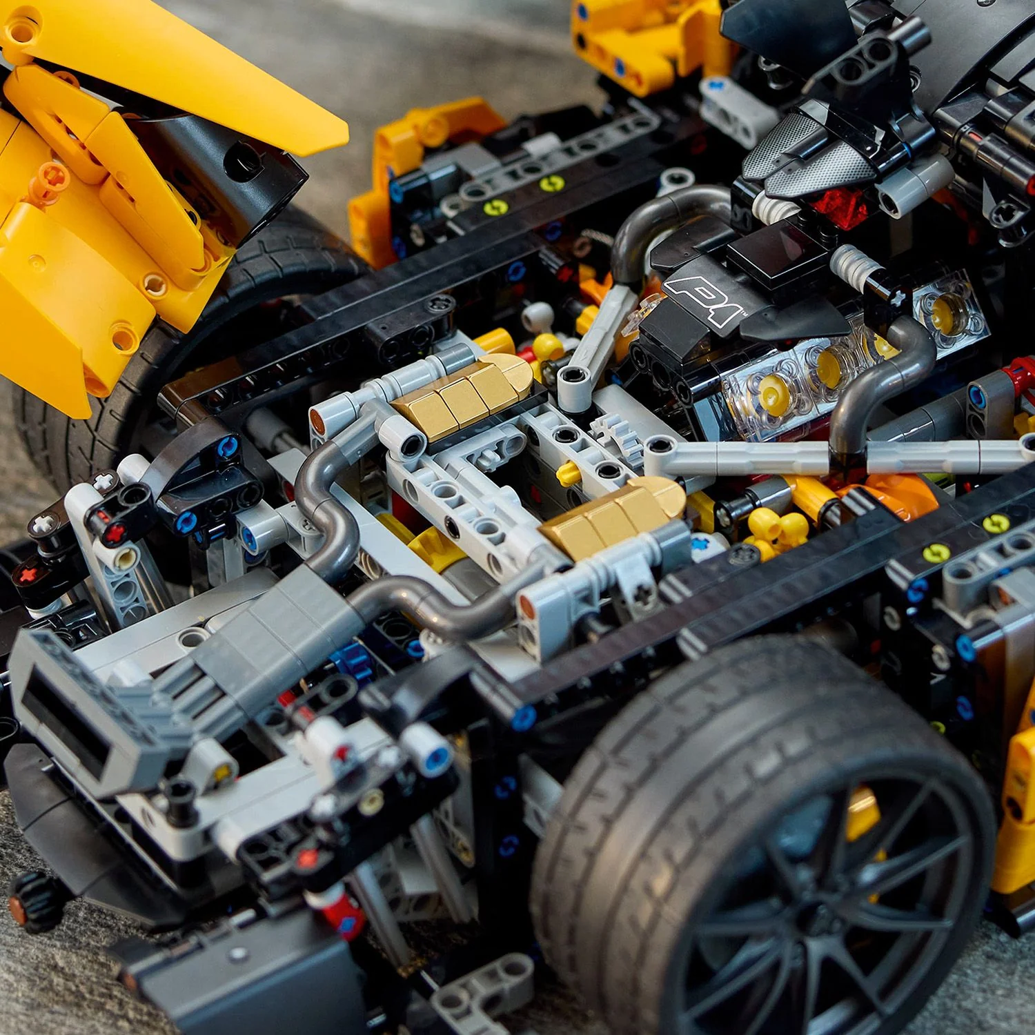 Lego Technic: McLaren P1™ - Image 5