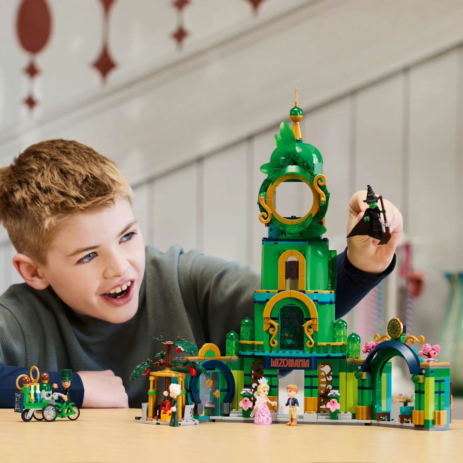 Lego Wicked - Welcome to Emerald City - Image 3