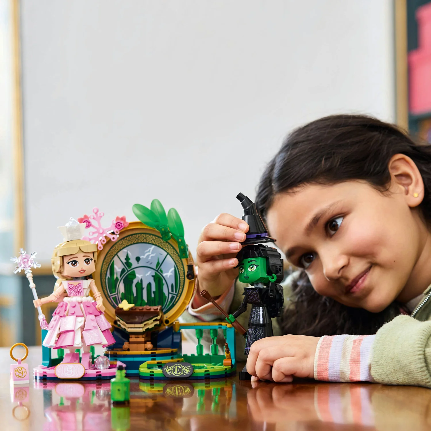 Lego Wicked - Elphaba & Glinda Figures - Image 3