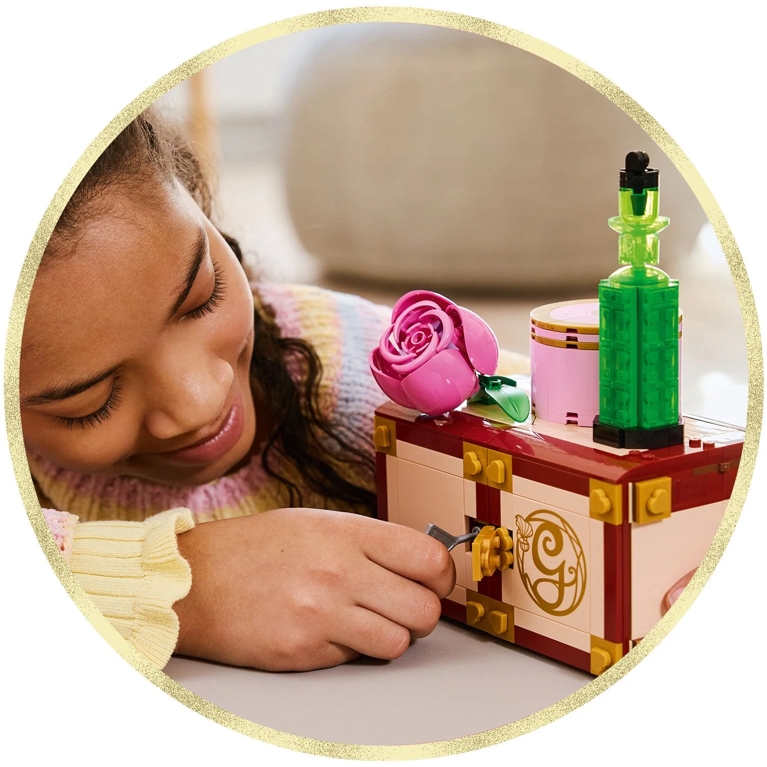 Lego Wicked - Glinda & Elphaba's Dormitory - Image 13